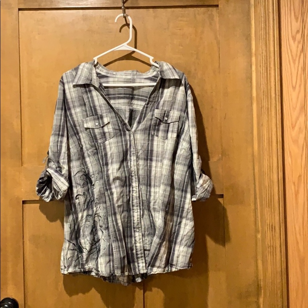 Button-up Maurice’s plaid